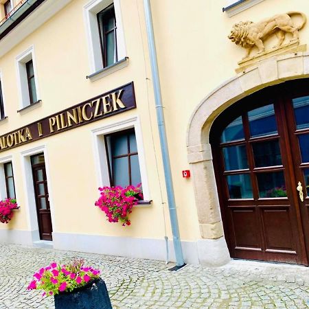 Apartament W Samym Sercu Miasta Z Darmowym Parkingiem Pod Zlotym Lwem -Hotel VI Klodzko Bagian luar foto