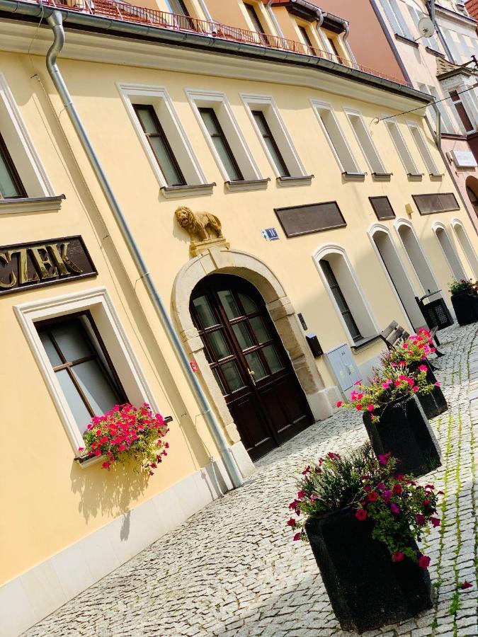 Apartament W Samym Sercu Miasta Z Darmowym Parkingiem Pod Zlotym Lwem -Hotel VI Klodzko Bagian luar foto